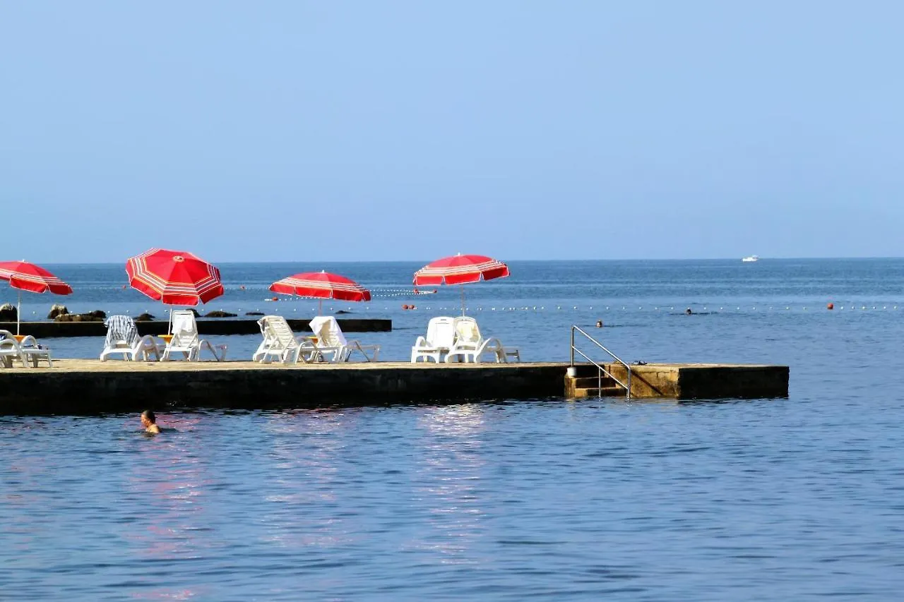 Apartments With A Parking Space Umag - 2529 Croatia