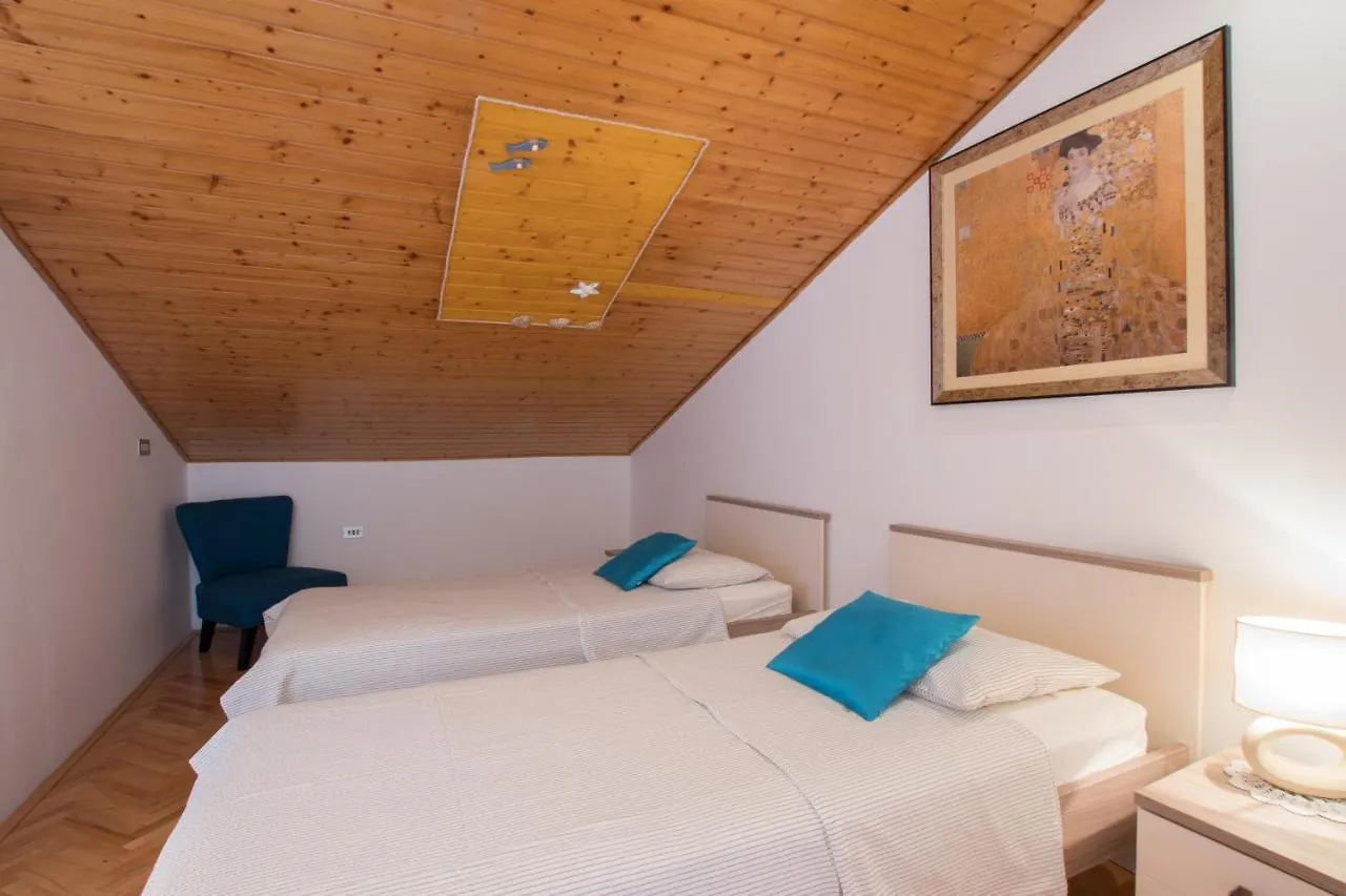 Apartments With A Parking Space Umag - 2529